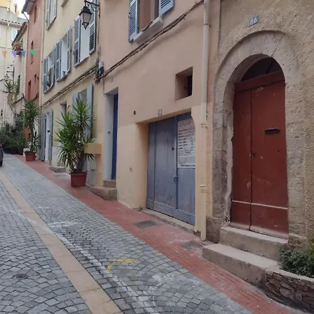 Jolie maison de village avec terrasse tropézienne. * Ollioules