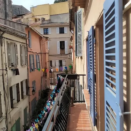 Jolie Maison De Village Avec Terrasse Tropezienne. *