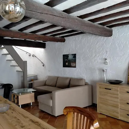 بيت للعطل Jolie Maison De Village Avec Terrasse Tropezienne. *