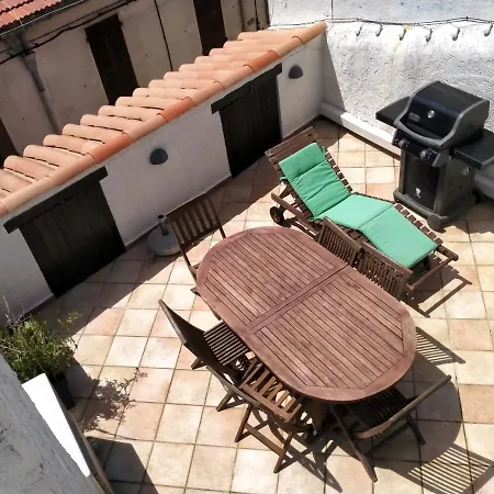 Jolie Maison De Village Avec Terrasse Tropezienne. بيت للعطل